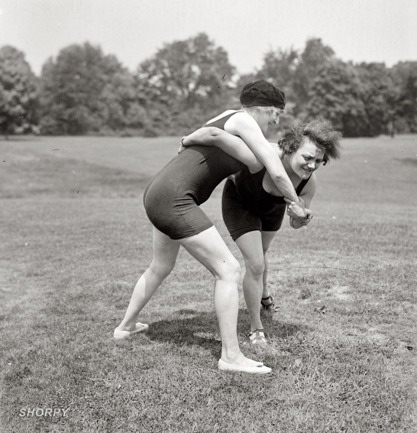 New York, August 3, 1918. "Madame Revyl and Jane Lory." The French actresses Simone Revyl and Jane (Jeanne) Lory, members of Jacques Coupeau's theater troupe. 5x7 glass negative, George Grantham Bain Collection. View full size.
