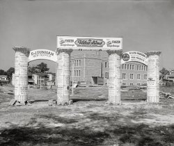 Washington circa 1925. The semi-legible caption on this glass negative has been transcribed as "St. Gabriel's [...] fete." National Photo Company. View full size.