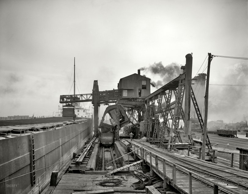 Toledo, Ohio, circa 1910. "Brown hoist, Ohio Central coal dock." 8x10 inch dry plate glass negative, Detroit Publishing Company. View full size.