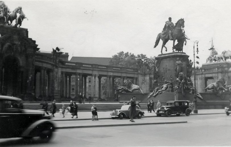 Minette Wagner posing opposite the Kaiser's Palace, Berlin, 1937. View full size.
