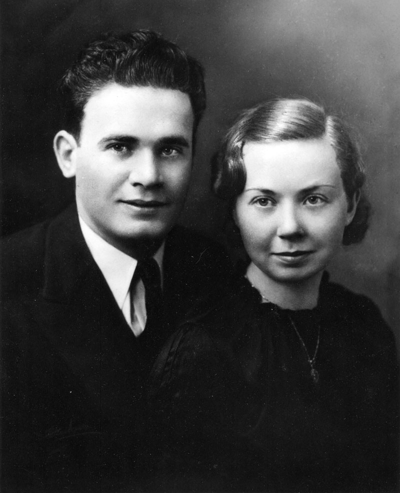 This was taken in Indiana, not long after Bill and Delphia (my grandparents) were married in 1935. View full size.
