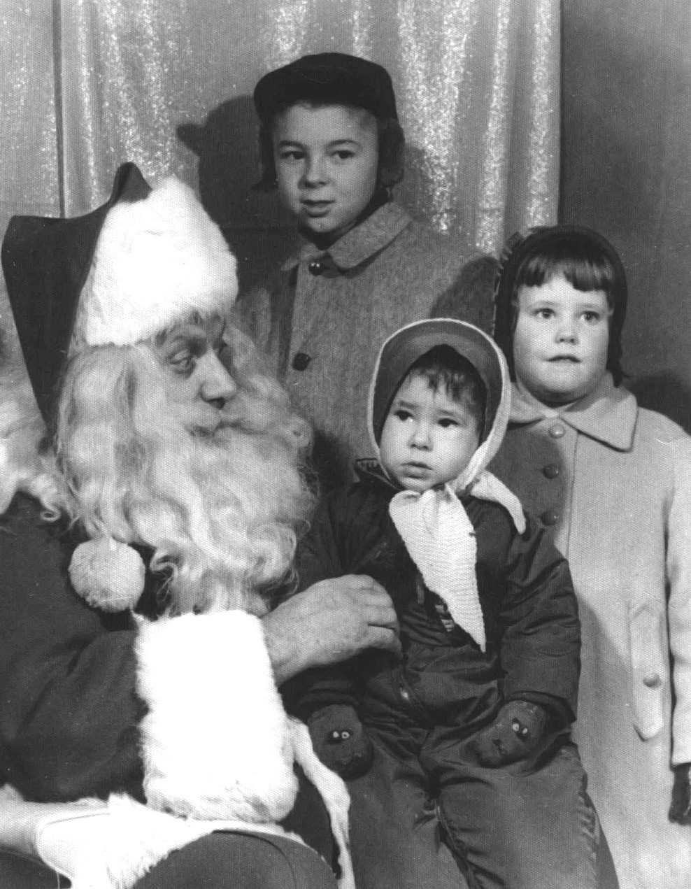 Shorpy Historical Picture Archive :: Immigrant Children Meet Santa high ...