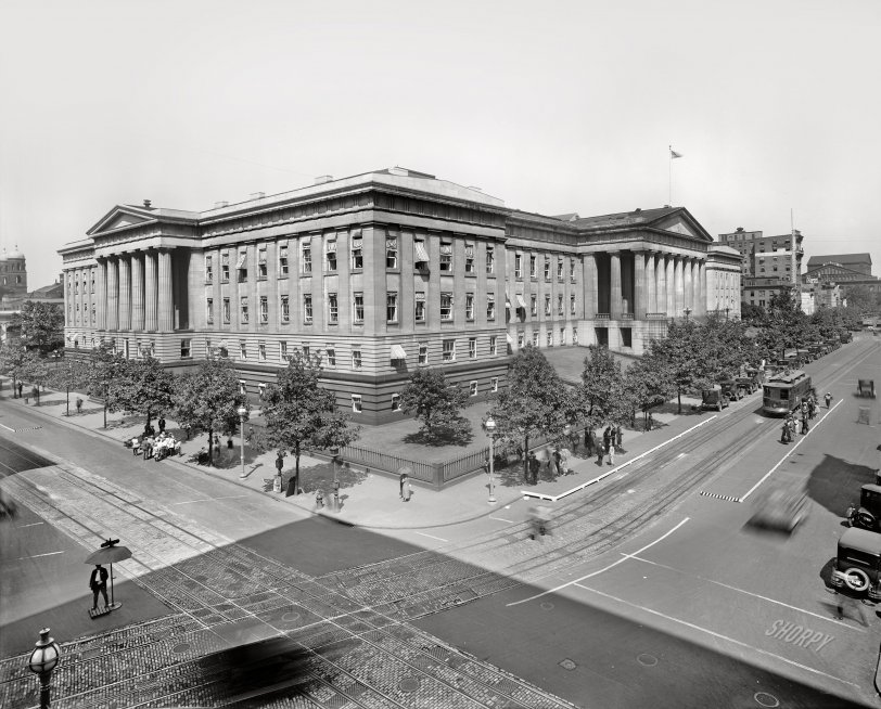 Washington, D.C., circa 1924. "U.S. Patent Office Building, Ninth and F Streets N.W." Now the Smithsonian's National Portrait Gallery. 8x10 glass negative by Harris &amp; Ewing. View full size.
