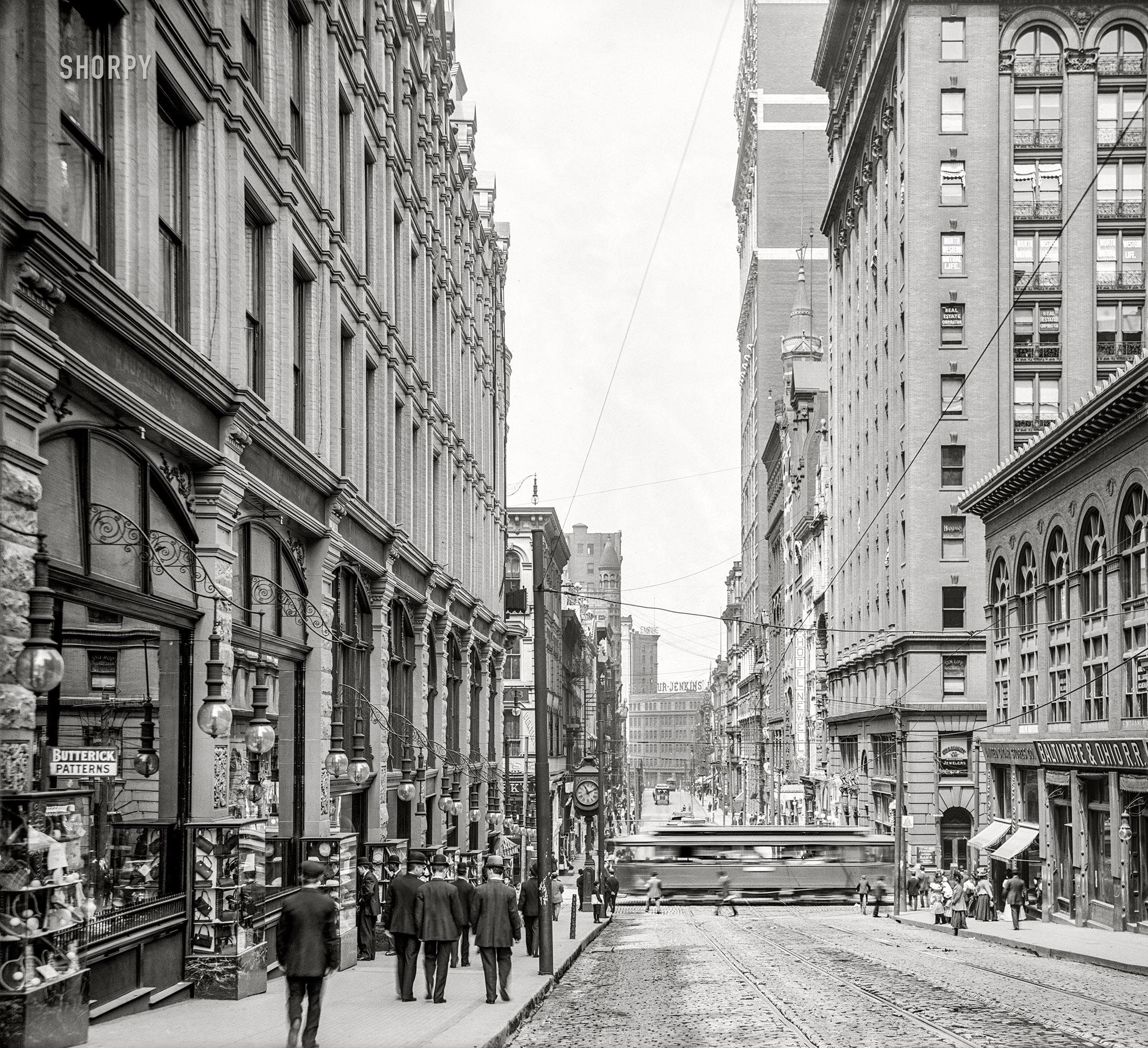 Shorpy Historical Picture Archive :: Up Fifth: 1908 high-resolution photo