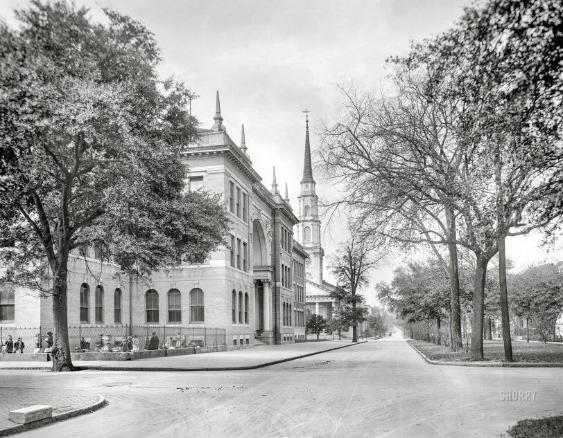 Savannah, Georgia, circa 1908. "Oglethorpe Avenue, Chatham Academy and Independent Presbyterian Church." 8x10 inch glass negative, Detroit Publishing Company. View full size.
