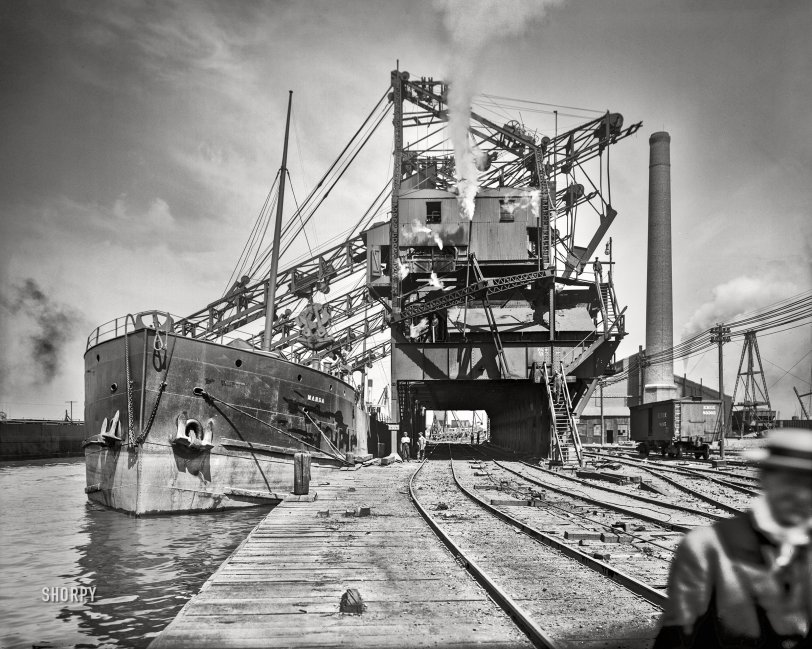 Circa 1905. "Freighter Manda unloading ore, Cleveland, Ohio." 8x10 inch dry plate glass negative, Detroit Publishing Company. View full size.
