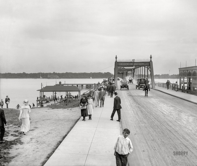 The Detroit River circa 1911. "View of Belle Isle Bridge, taken from East Jefferson Avenue and looking toward Belle Isle." 8x10 glass negative, Detroit Publishing Company. View full size.
