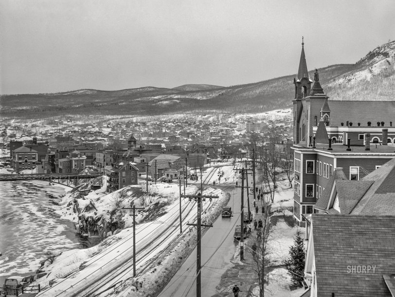 March 1940. "Berlin, New Hampshire, papermill town inhabited largely by French-Canadians and Scandinavians." Acetate negative by Marion Post Wolcott for the FSA. View full size.
