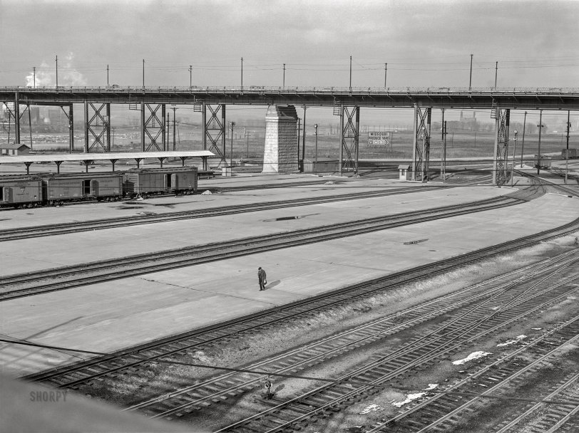 March 1943. "Kansas City, Missouri. Produce freight yard used by the Atchison, Topeka and Santa Fe Railroad." Acetate negative by Jack Delano, Office of War Information. View full size.
