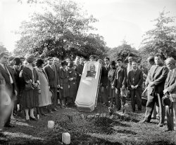 Washington, D.C., or vicinity circa 1925. "No. 89 -- Cemetery picture -- No name." One last look around topside. National Photo glass negative. View full size.