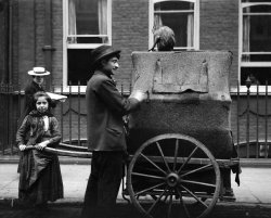 London, 1904. One of a series of images taken in Europe by an unknown photographer. Scanned from the nitrocellulose negative. View full size.
